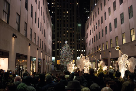 La foule se presse pour l'illumination de l'arbre de NoÃ«l Ã  Rockefeller Center
