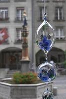 Amusing and decorative item, which inside parts spin as they are heated by the sunlight